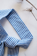 Load image into Gallery viewer, Navy Seer Sucker Scarf