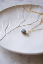 Load image into Gallery viewer, Dainty Polished Labradorite Necklace