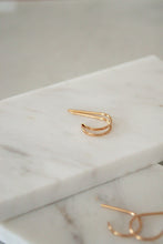 Load image into Gallery viewer, Minimalist Hoop Threaders