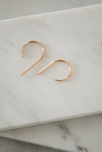 Load image into Gallery viewer, Minimalist Hoop Threaders