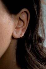 Load image into Gallery viewer, Corkscrew Hoop Threaders