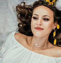 Load image into Gallery viewer, Mother of Pearl Minimalst Necklace