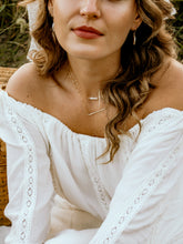 Load image into Gallery viewer, Mother of Pearl Minimalst Necklace