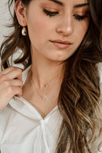 Load image into Gallery viewer, Clear Quartz Minimalist Necklace