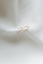 Load image into Gallery viewer, Corkscrew Hoop Threaders