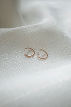 Load image into Gallery viewer, Corkscrew Hoop Threaders