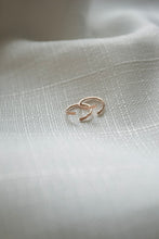 Load image into Gallery viewer, Corkscrew Hoop Threaders