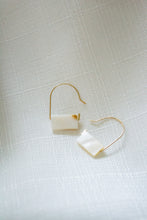 Load image into Gallery viewer, Mother of Pearl Drop Earrings
