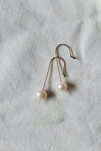 Load image into Gallery viewer, Freshwater Pearl Drop Earrings