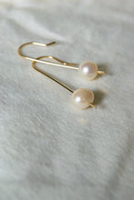 Load image into Gallery viewer, Freshwater Pearl Drop Earrings