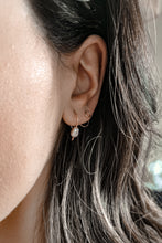Load image into Gallery viewer, Freshwater Pearl Threader Helix Earrings