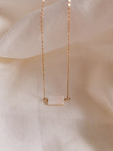Load image into Gallery viewer, Mother of Pearl Minimalst Necklace