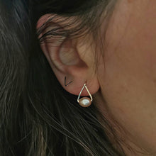 Load image into Gallery viewer, Geometric Pearl Earrings