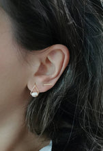 Load image into Gallery viewer, Gold Bar Ear Climbers