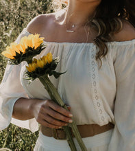 Load image into Gallery viewer, Dainty Gold Circle Necklace