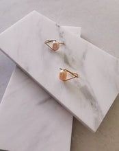 Load image into Gallery viewer, Geometric Pearl Earrings