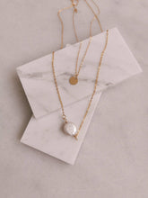 Load image into Gallery viewer, Dainty Gold Circle Necklace