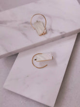 Load image into Gallery viewer, Mother of Pearl Earrings