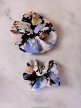 Load image into Gallery viewer, Abstract Floral Print Scrunchie