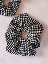 Load image into Gallery viewer, Hound's Tooth Scrunchie
