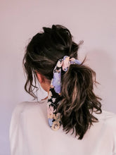 Load image into Gallery viewer, Abstract Floral Print Scarf