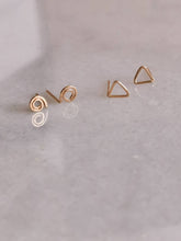 Load image into Gallery viewer, Geometric Minimalist Spiral Studs