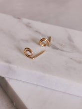 Load image into Gallery viewer, Geometric Minimalist Spiral Studs