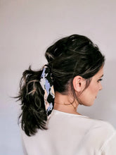 Load image into Gallery viewer, Abstract Floral Print Scarf