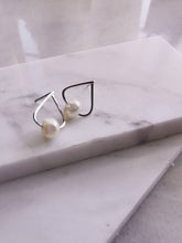 Load image into Gallery viewer, Tear Drop Pearl Studs