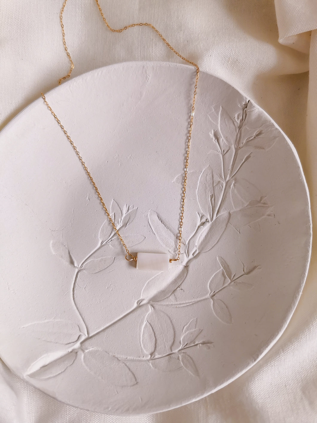 Mother of Pearl Minimalst Necklace